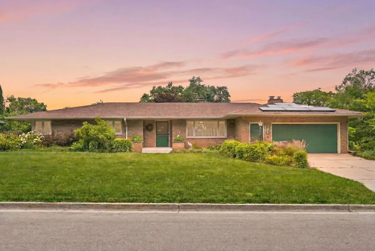 525 E High Street, Sycamore, IL 60178 - #1