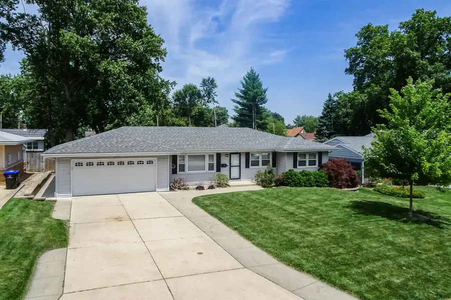 16 Woodruff Drive, Bloomington, IL 61701 - #2