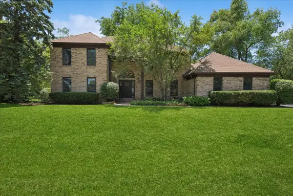 14 James Drive, Hawthorn Woods, IL 60047