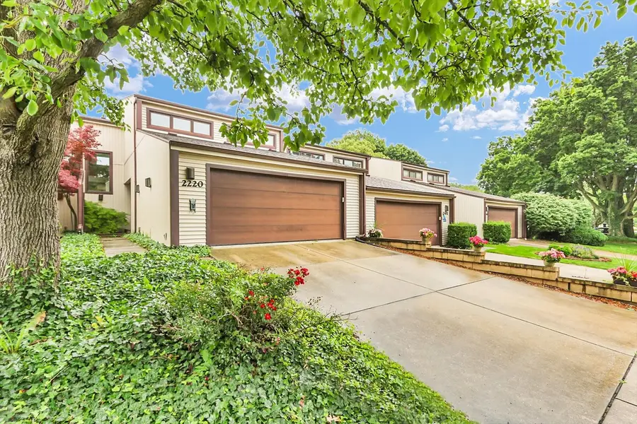 2220 Briar Hill Drive #2220, Champaign, IL 61822 - #2