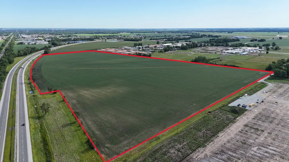 899 W 4000 Road S, Kankakee, IL 60901 - #1