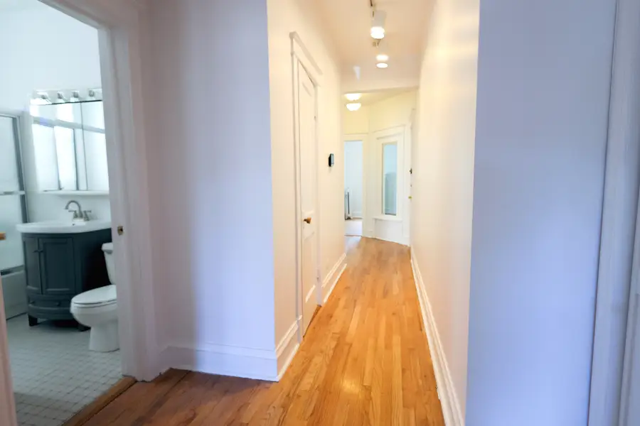 1057 W Berwyn Avenue #1, Chicago, IL 60640 - #3