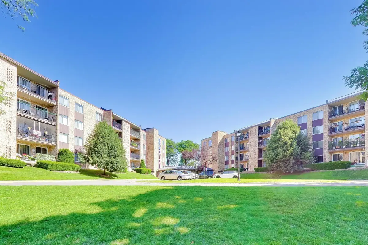 502 W Huntington Commons Road #340, Mount Prospect, IL 60056 - #1