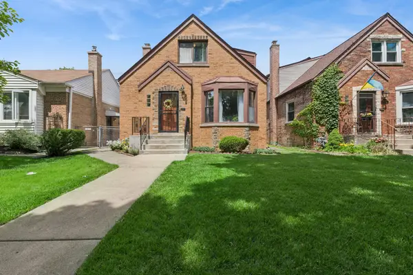 2009 Keeney Street, Evanston, IL 60202