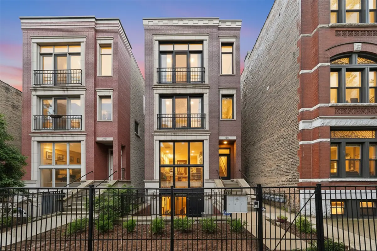 1054 N Hermitage Avenue #1, Chicago, IL 60622 - #1