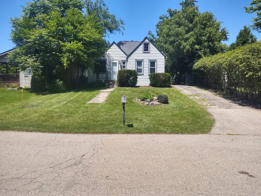 218 Southern Terrace, Island Lake, IL 60042 - #2