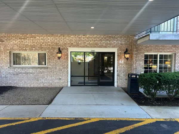 1000 S Lorraine Road #411, Wheaton, IL 60189