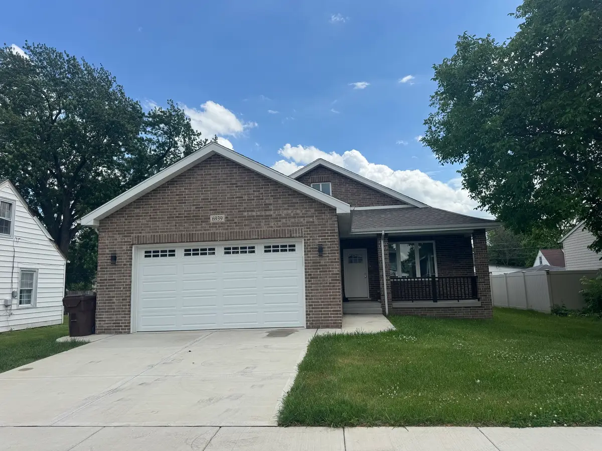 6939 W 95th Place, Oak Lawn, IL 60453 - #1
