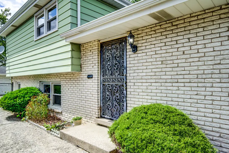 9304 Meade Avenue, Oak Lawn, IL 60453 - #3