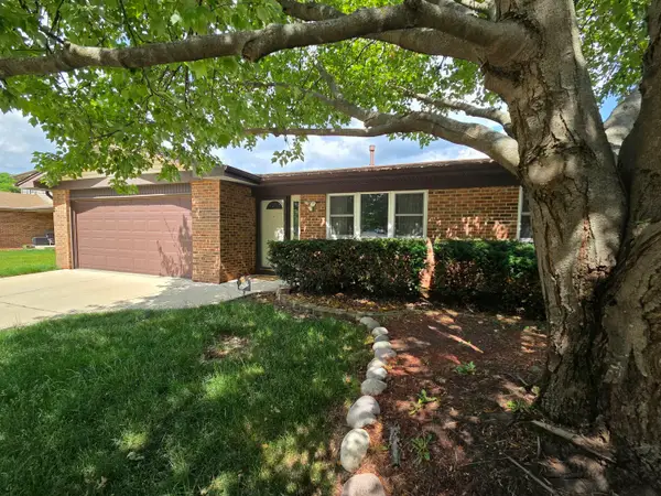 6705 Foxtree Avenue, Woodridge, IL 60517