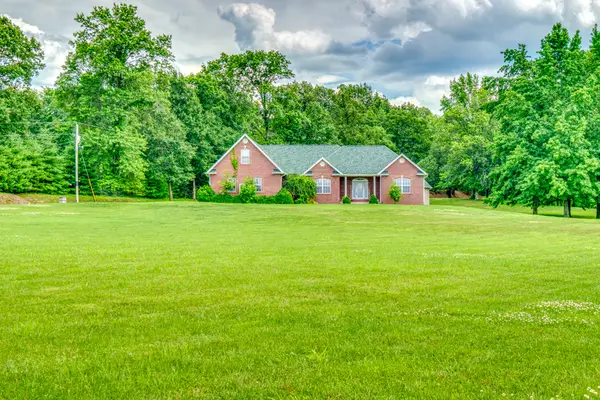 2108 S Hillside Lane, Mcleansboro, IL 62859
