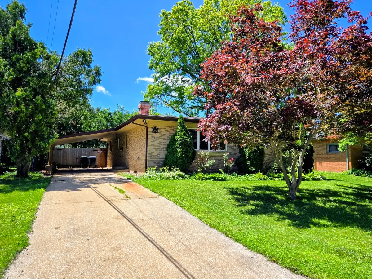 909 E Burkwood Drive, Urbana, IL 61801 - #1