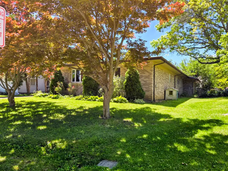 909 E Burkwood Drive, Urbana, IL 61801 - #2
