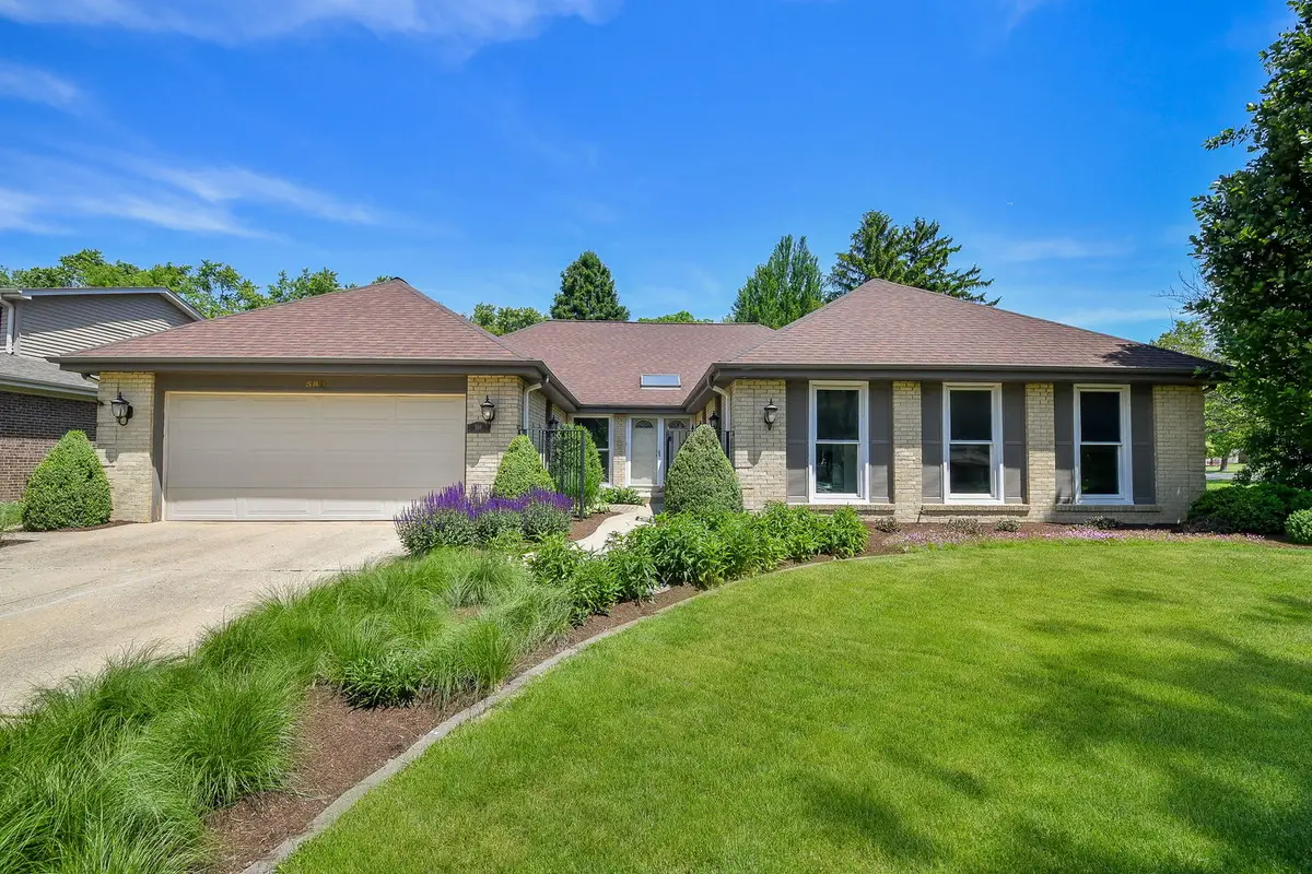 588 Williamsburg Road, Glen Ellyn, IL 60137 - #1