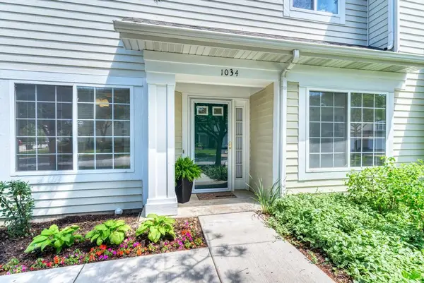 1034 Huntington Drive #1034, Elk Grove Village, IL 60007