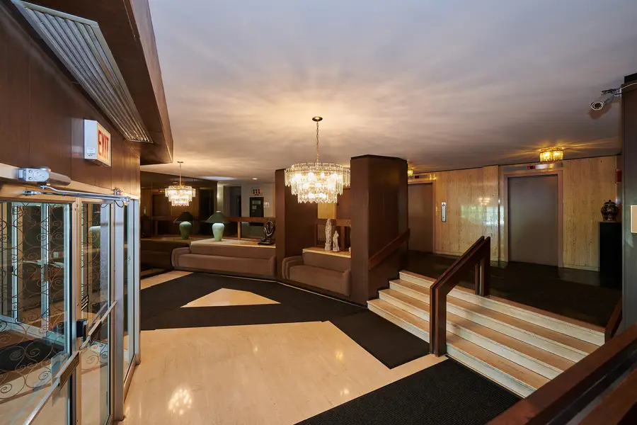 7061 N Kedzie Avenue #913, Chicago, IL 60645 - #2