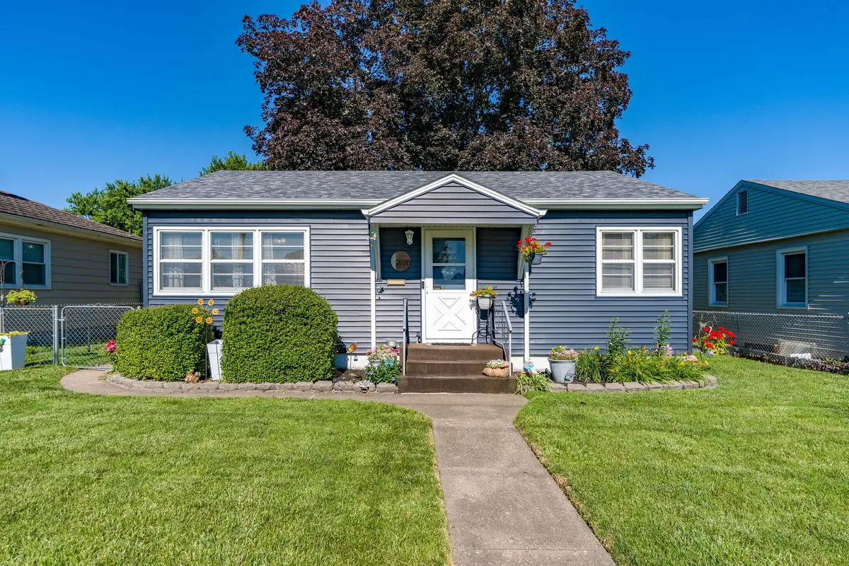 2020 N Lincoln Avenue, Davenport, IA 52804 - #1