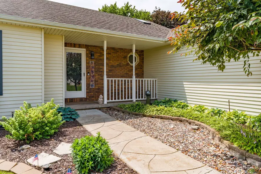 3421 Meadow Court, Bettendorf, IA 52722 - #3
