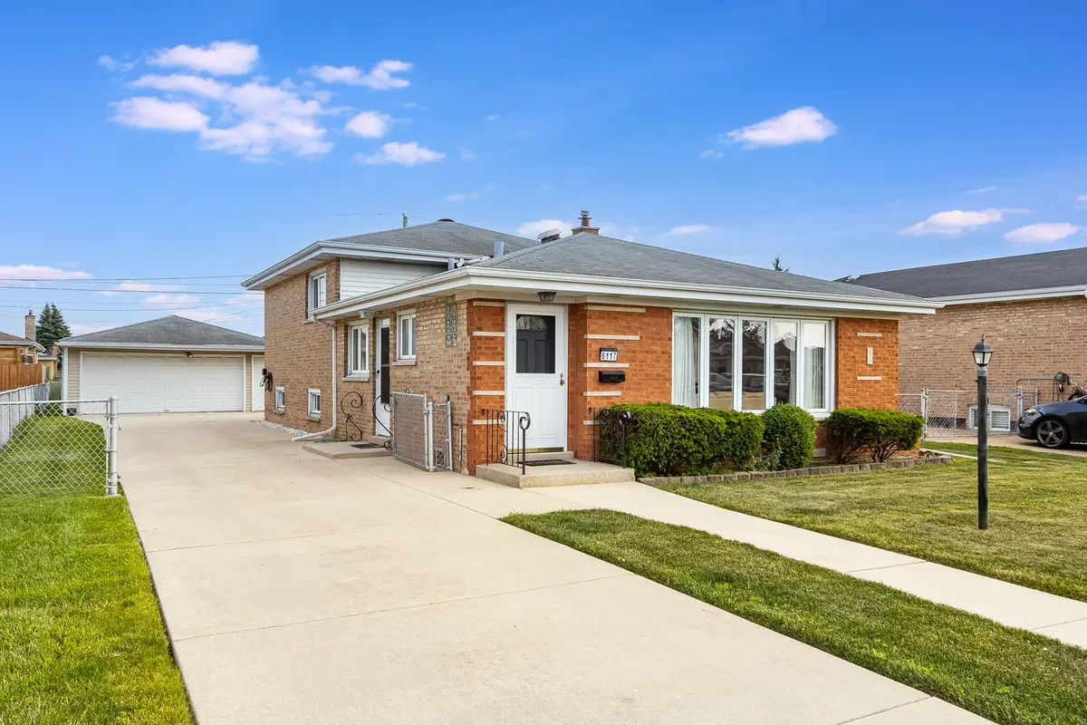 6117 W 80th Street W, Burbank, IL 60459 - #1