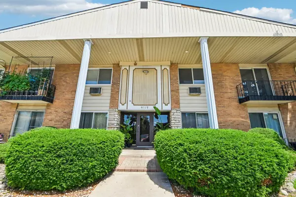 8997 Kennedy Drive #2E, Des Plaines, IL 60016