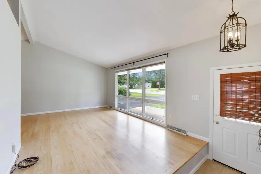 2401 E Thornwood Drive, Lindenhurst, IL 60046 - #2