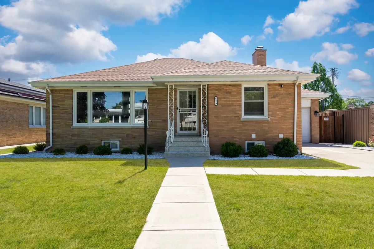 6819 N Keystone Avenue, Lincolnwood, IL 60712 - #1