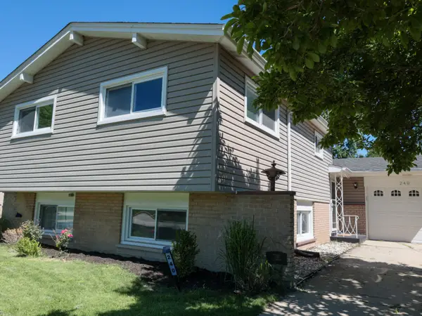 240 Brentwood Drive, Des Plaines, IL 60016