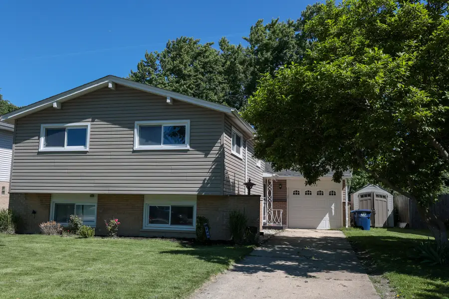 240 Brentwood Drive, Des Plaines, IL 60016 - #2