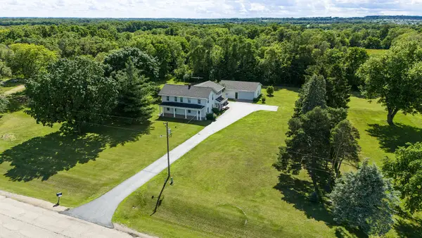 9690 N 2nd Street, Roscoe, IL 61073