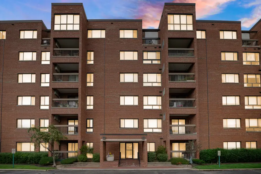 600 Naples Court #106, Glenview, IL 60025 - #2