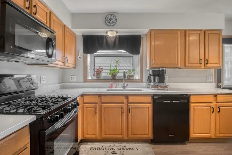 591 Sussex Court, Elk Grove Village, IL 60007 - #3