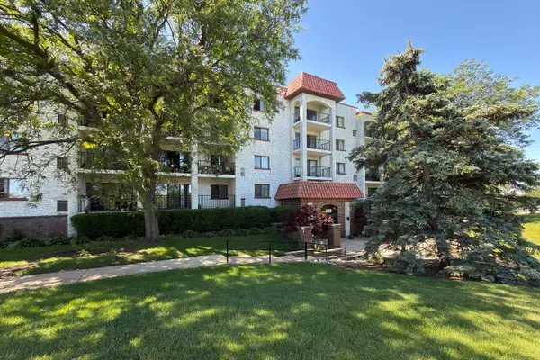 350 Plum Creek Drive #403, Wheeling, IL 60090