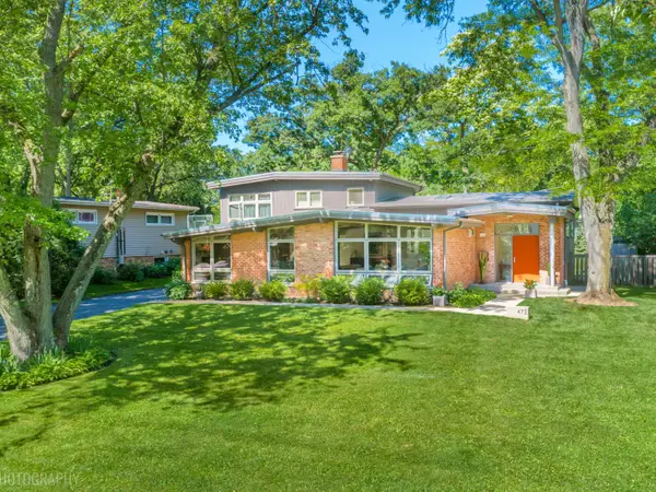 472 Lincoln Avenue, Lake Bluff, IL 60044