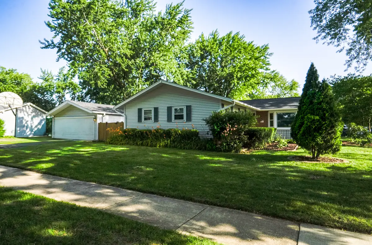 230 Fleetwood Lane, Elk Grove Village, IL 60007 - #1