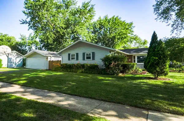 230 Fleetwood Lane, Elk Grove Village, IL 60007