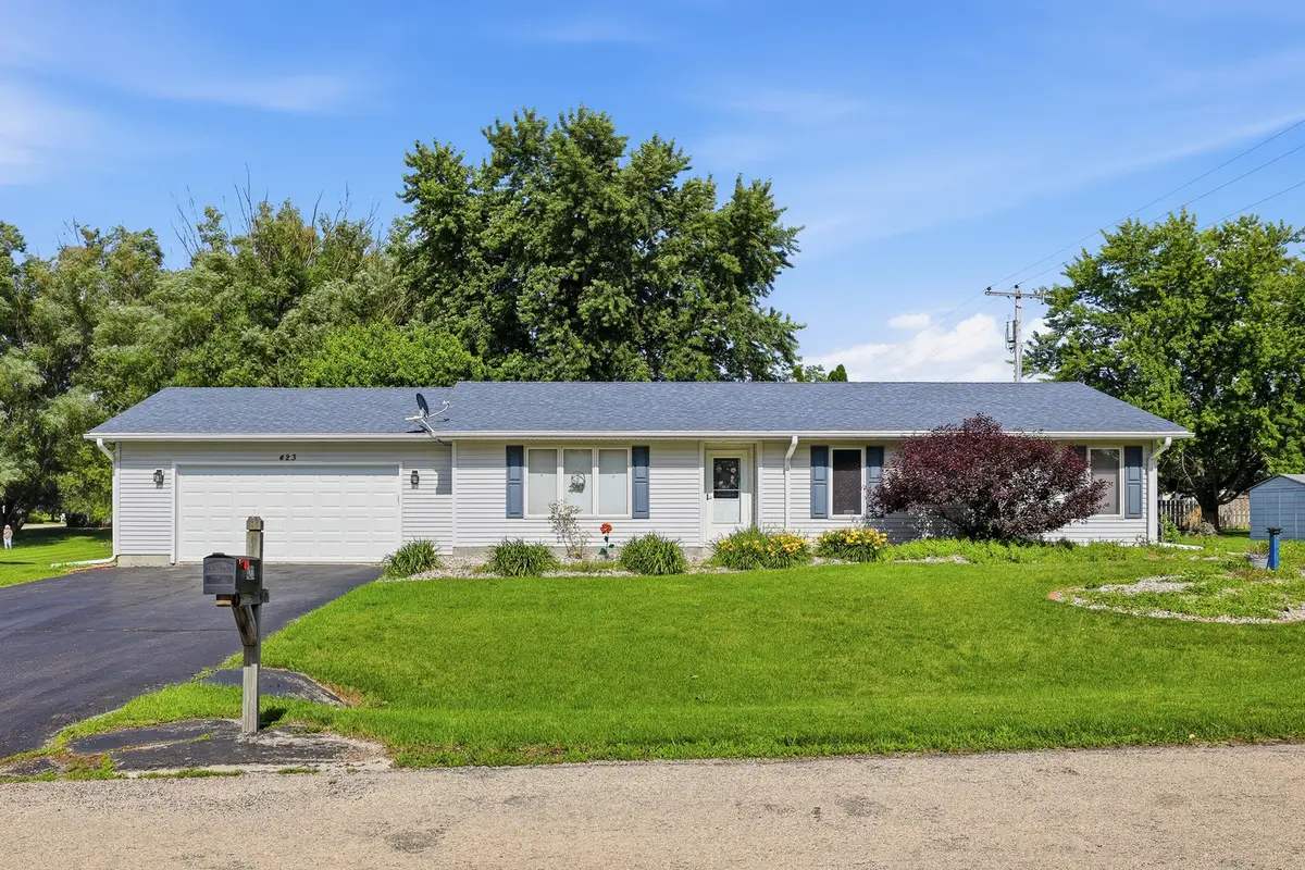 423 Wayne, Rochelle, IL 61068 - #1