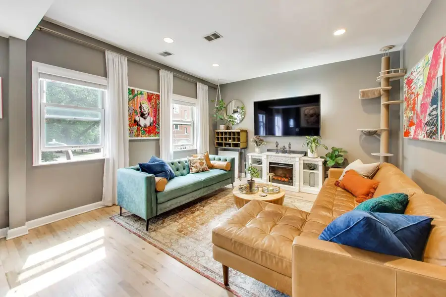 3000 N Hoyne Avenue #2, Chicago, IL 60618 - #2