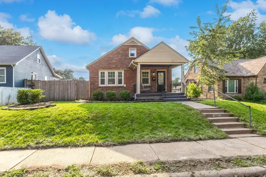 2512 N Howell Street, Davenport, IA 50804 - #2
