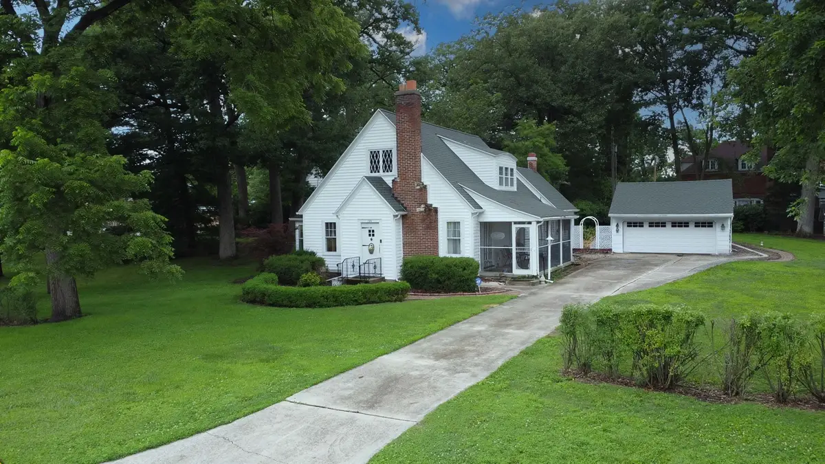 120 E Washington Avenue, Watseka, IL 60970 - #1