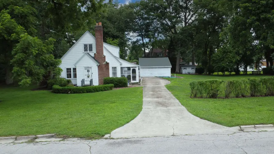 120 E Washington Avenue, Watseka, IL 60970 - #3