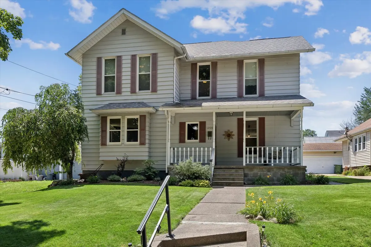 1208 S 7th Street, Clinton, IA 52732 - #1
