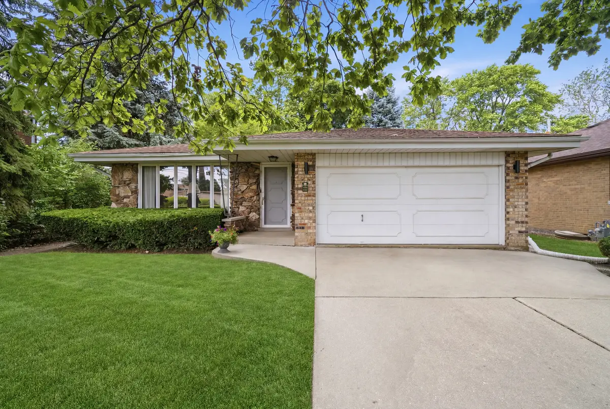 5530 Greenwood Street, Morton Grove, IL 60053 - #1