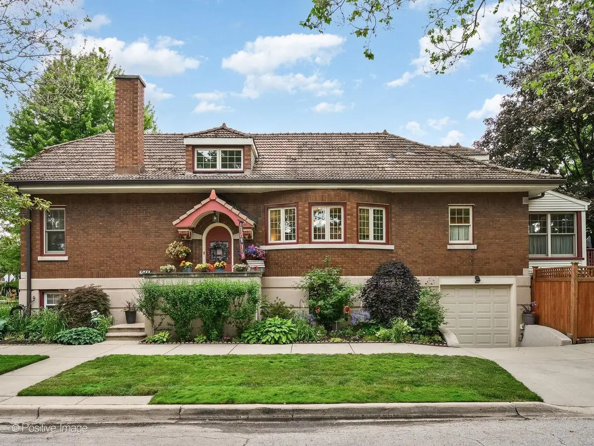 2500 W Farwell Avenue, Chicago, IL 60645 - #1