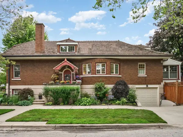 2500 W Farwell Avenue, Chicago, IL 60645