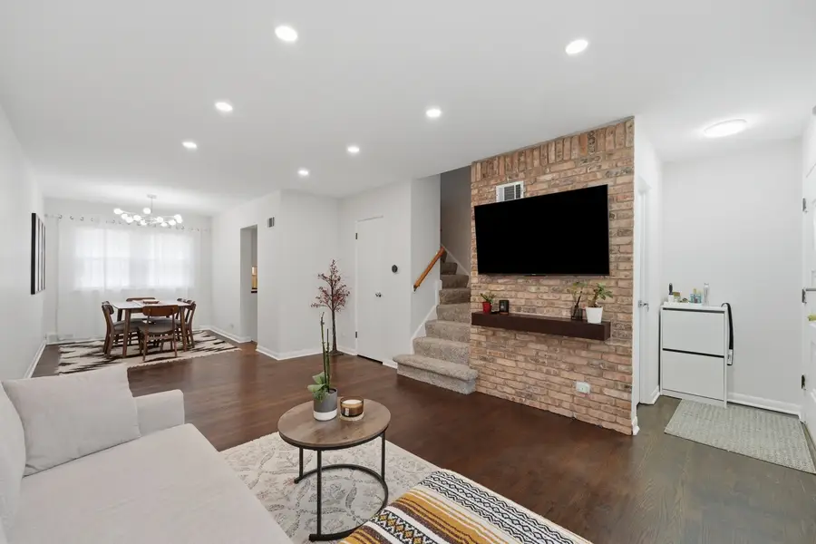 221 S Maple Avenue #C, Oak Park, IL 60302 - #2