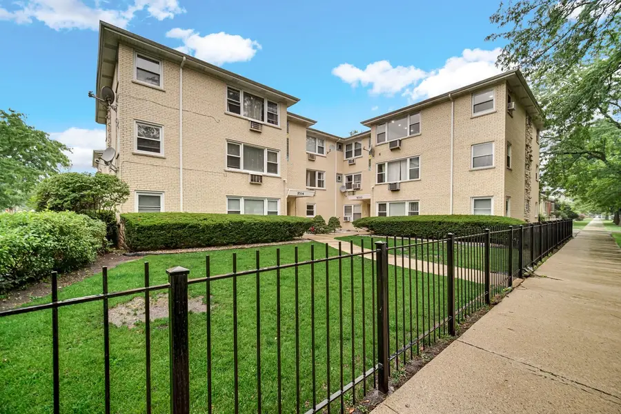 5700 W Montrose Avenue #3D, Chicago, IL 60634 - #2