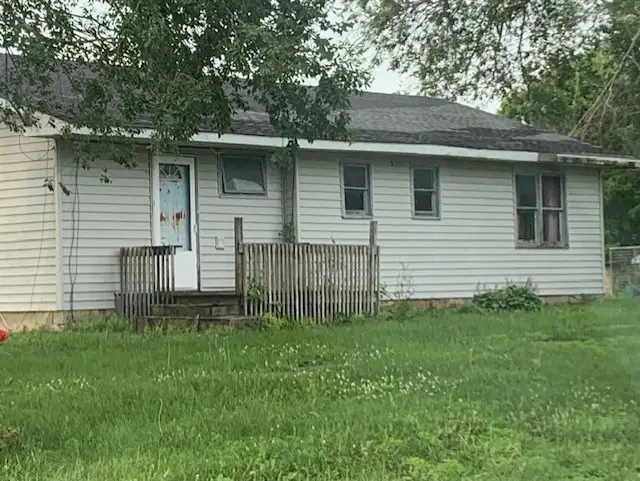 103 E 5th Street, Waynesville, IL 61778 - #1