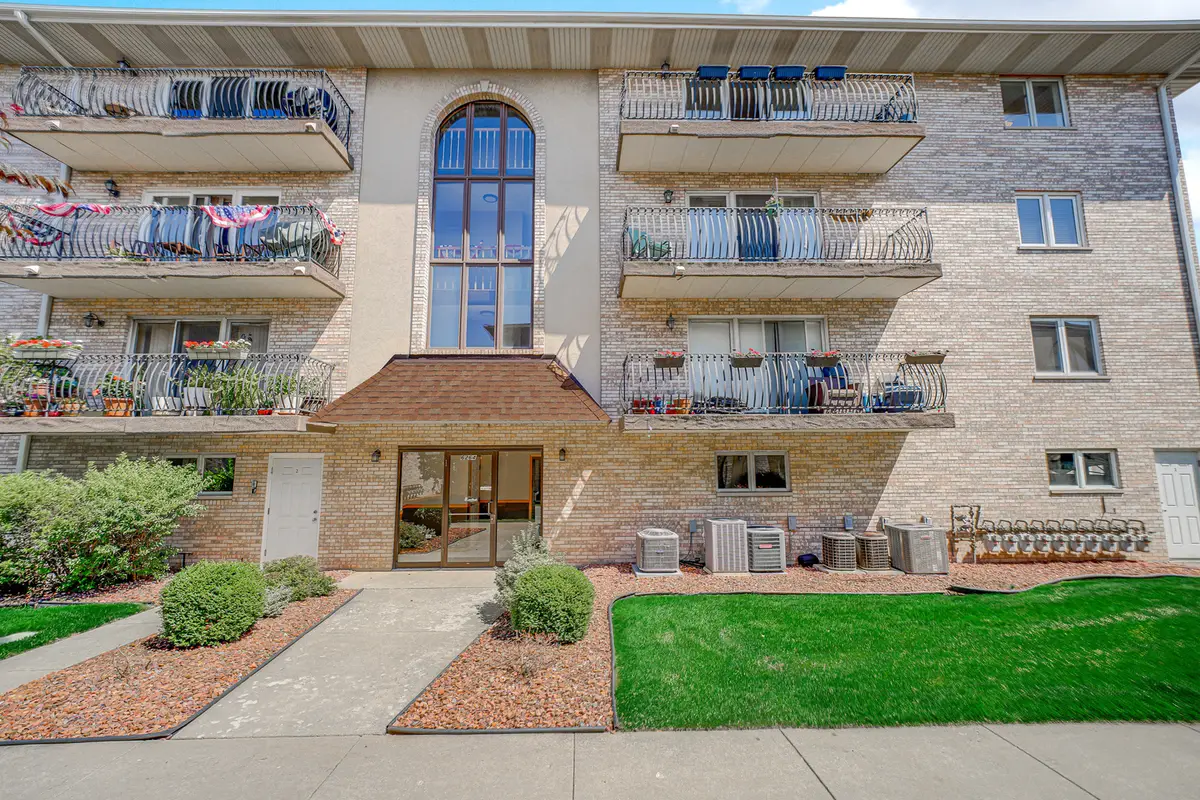 6264 S Gullikson Road #4A, Chicago, IL 60638 - #1