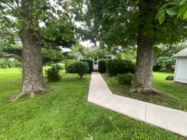 990 N 1875 Street, St Peter, IL 62880
