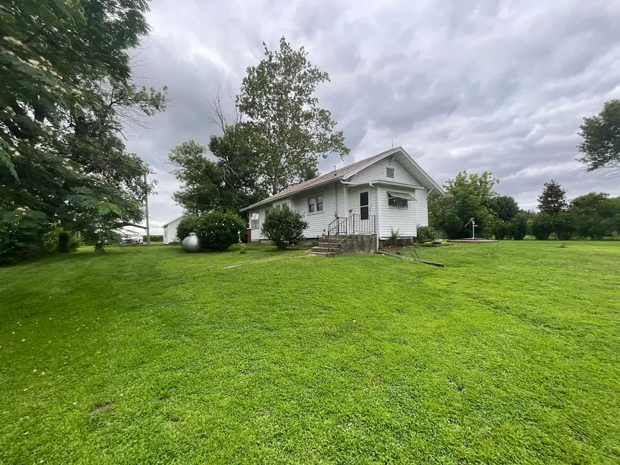 990 N 1875 Street, Saint Peter, IL 62880 - #3